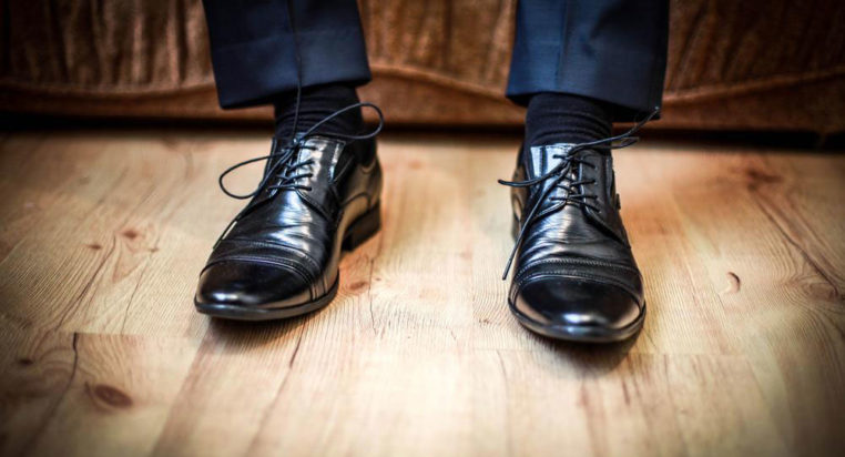 Factors to consider when picking the right restaurant shoes